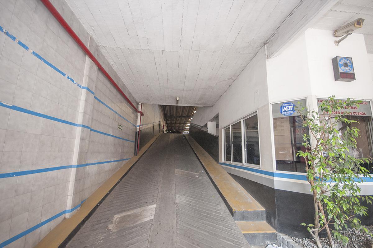 Foto de Garage en Venta junto con Hotel Familia en Villa Lugano, imagen 3