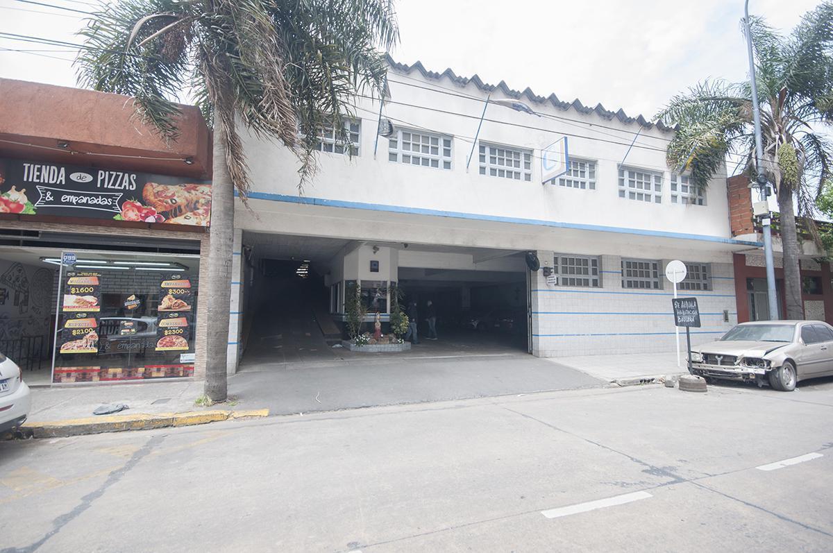 Garage  en Venta junto con Hotel Familia en Villa Lugano