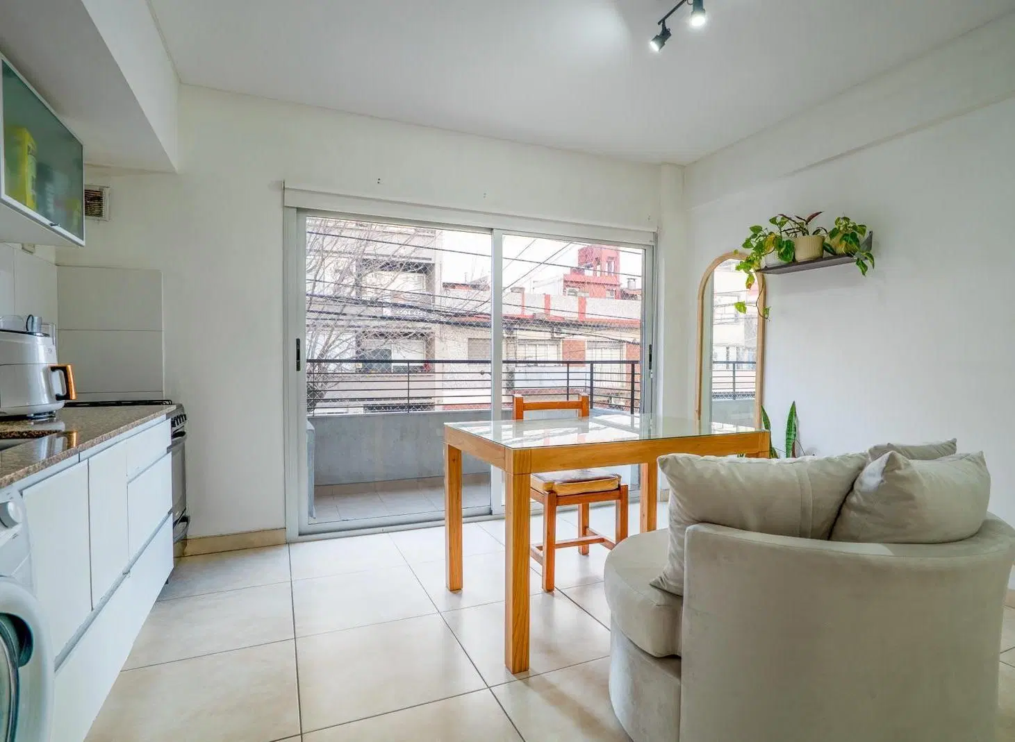 Departamento de dos ambientes en la zona del Villa del Parque con balcón 4