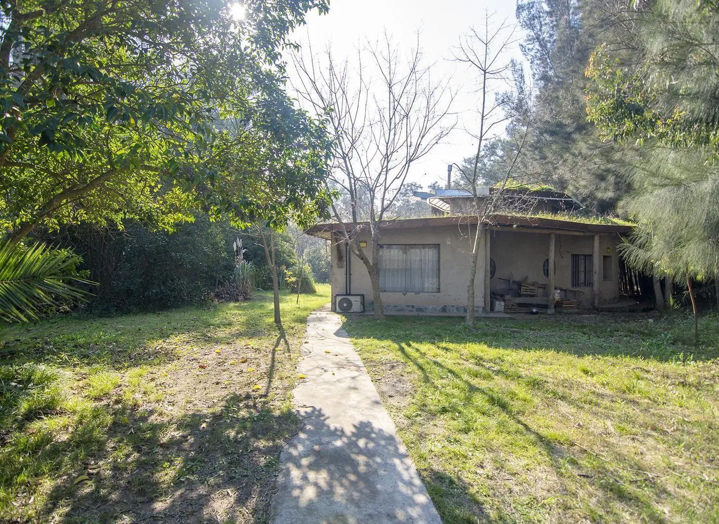 Solida casa de Adobe en lote con posibilidad comercial 3