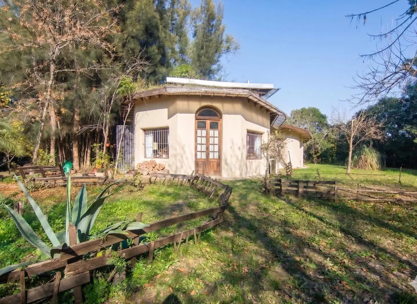 Solida casa de Adobe en lote con posibilidad comercial 4