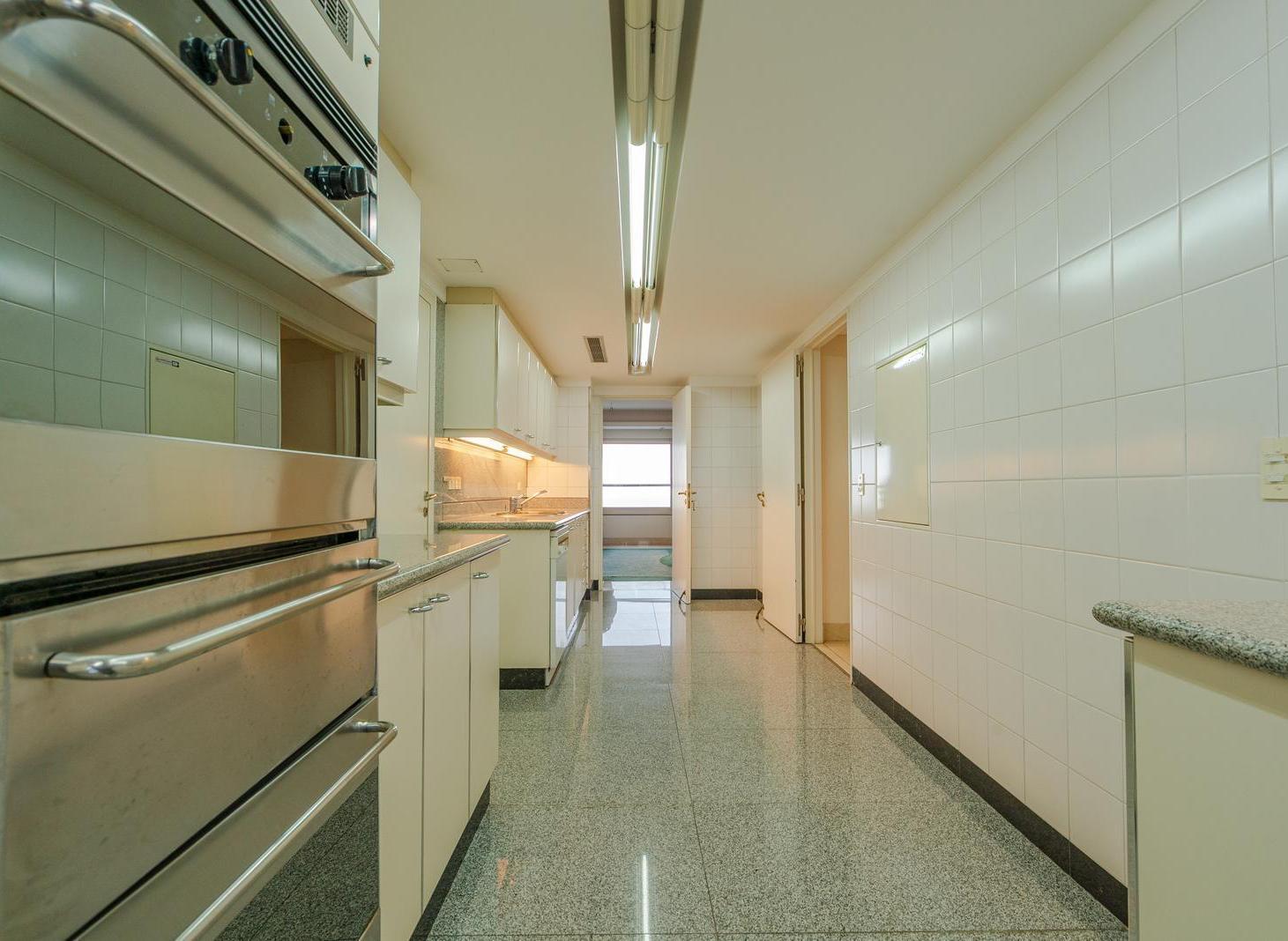 Foto de Venta Departamento Semi Piso 3 cocheras Piso Alto Le Parc Palermo, imagen 5