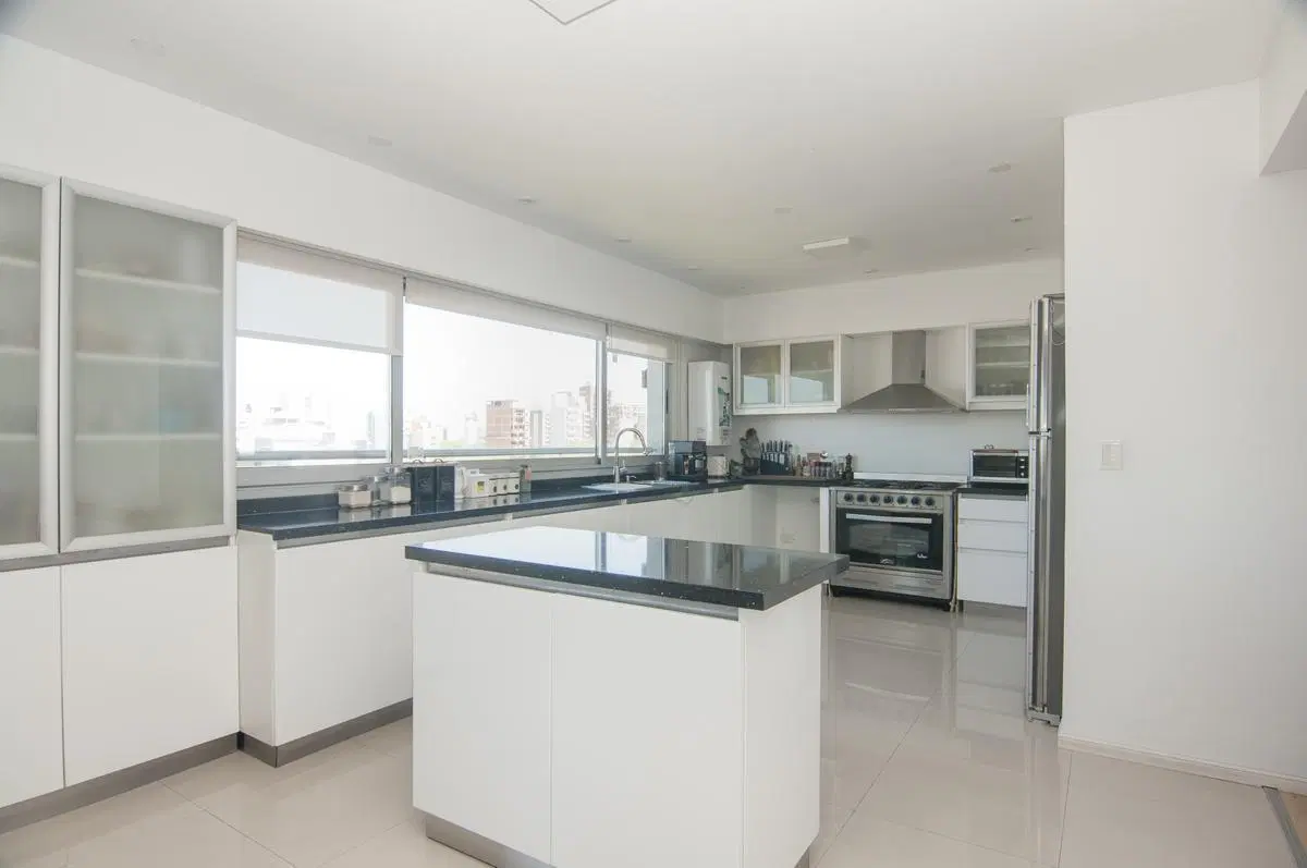 Departamento triplex con cuatro cocheras y parrilla privada - Quilmes 5