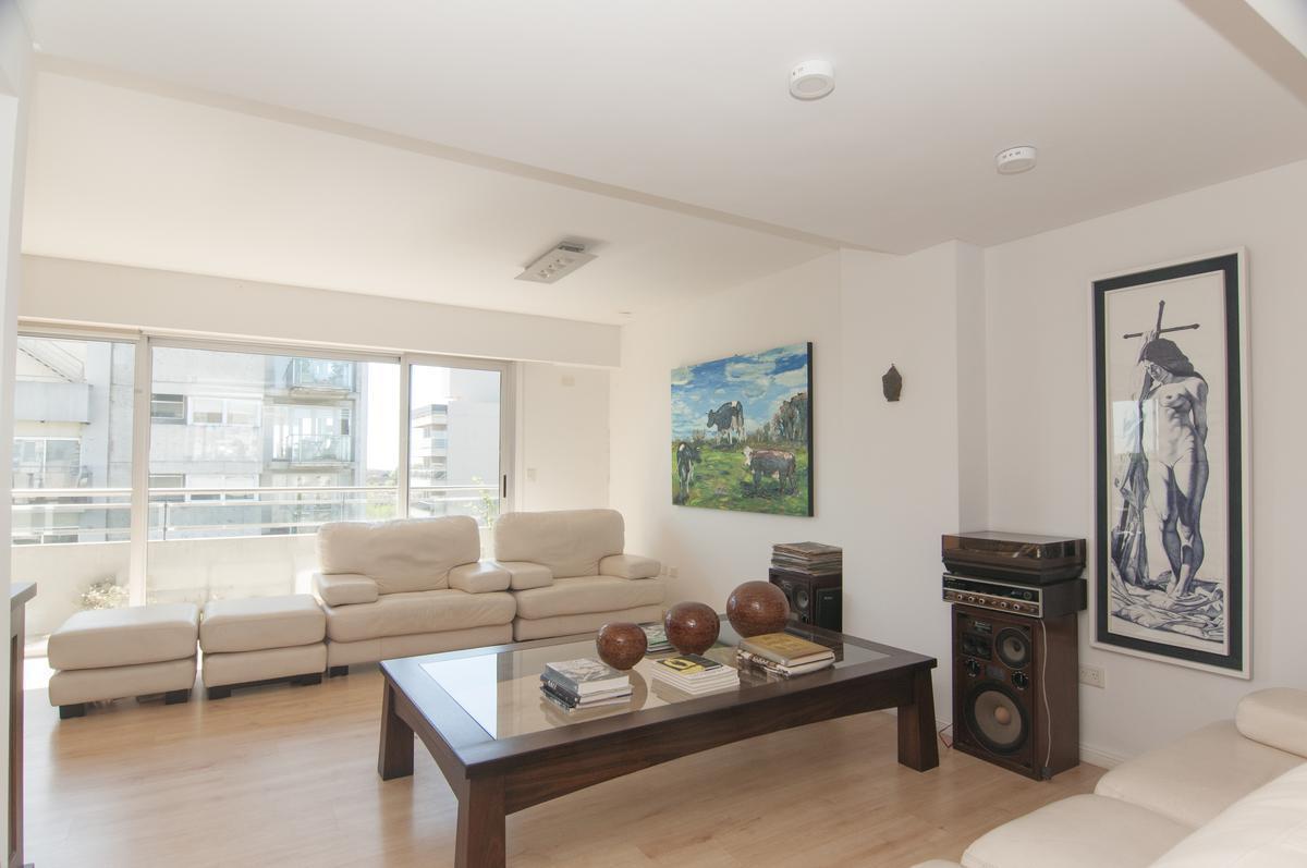 Departamento triplex con cuatro cocheras y parrilla privada - Quilmes