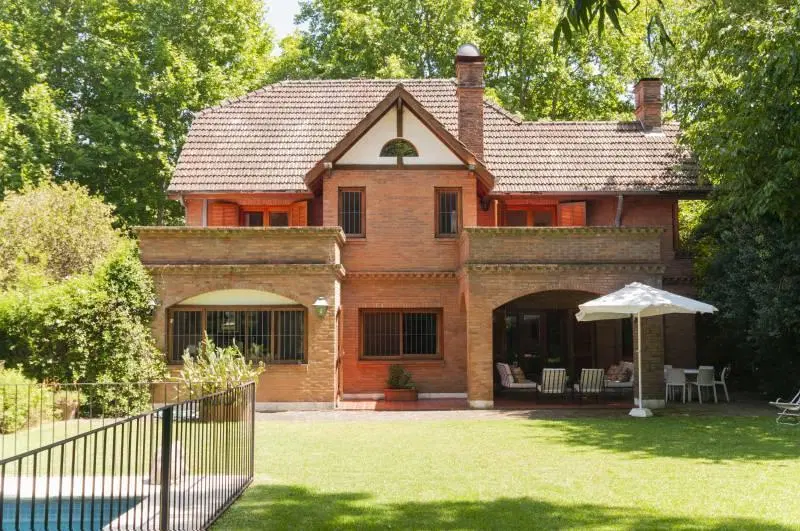 Casa con gran jardin y pileta -  Lomas Schoenstatt 4