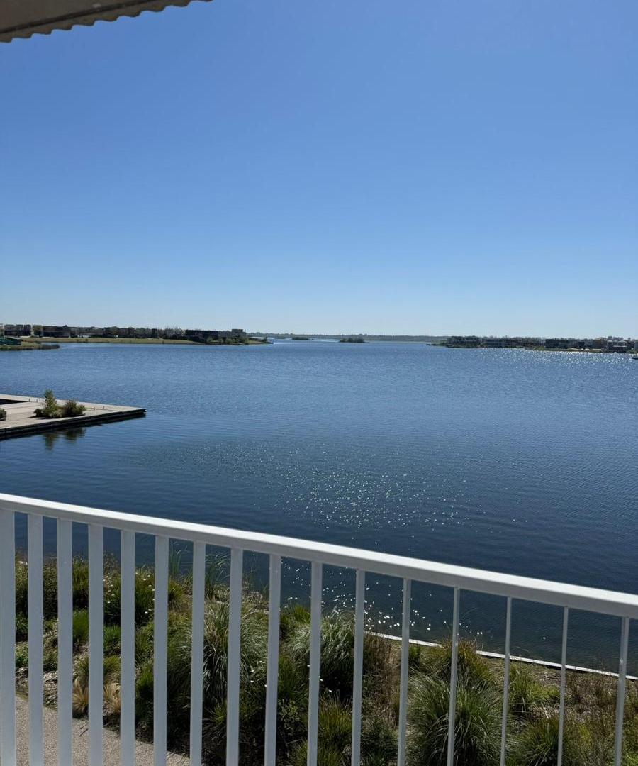 Departamento de 3 ambientes con vista al lago central