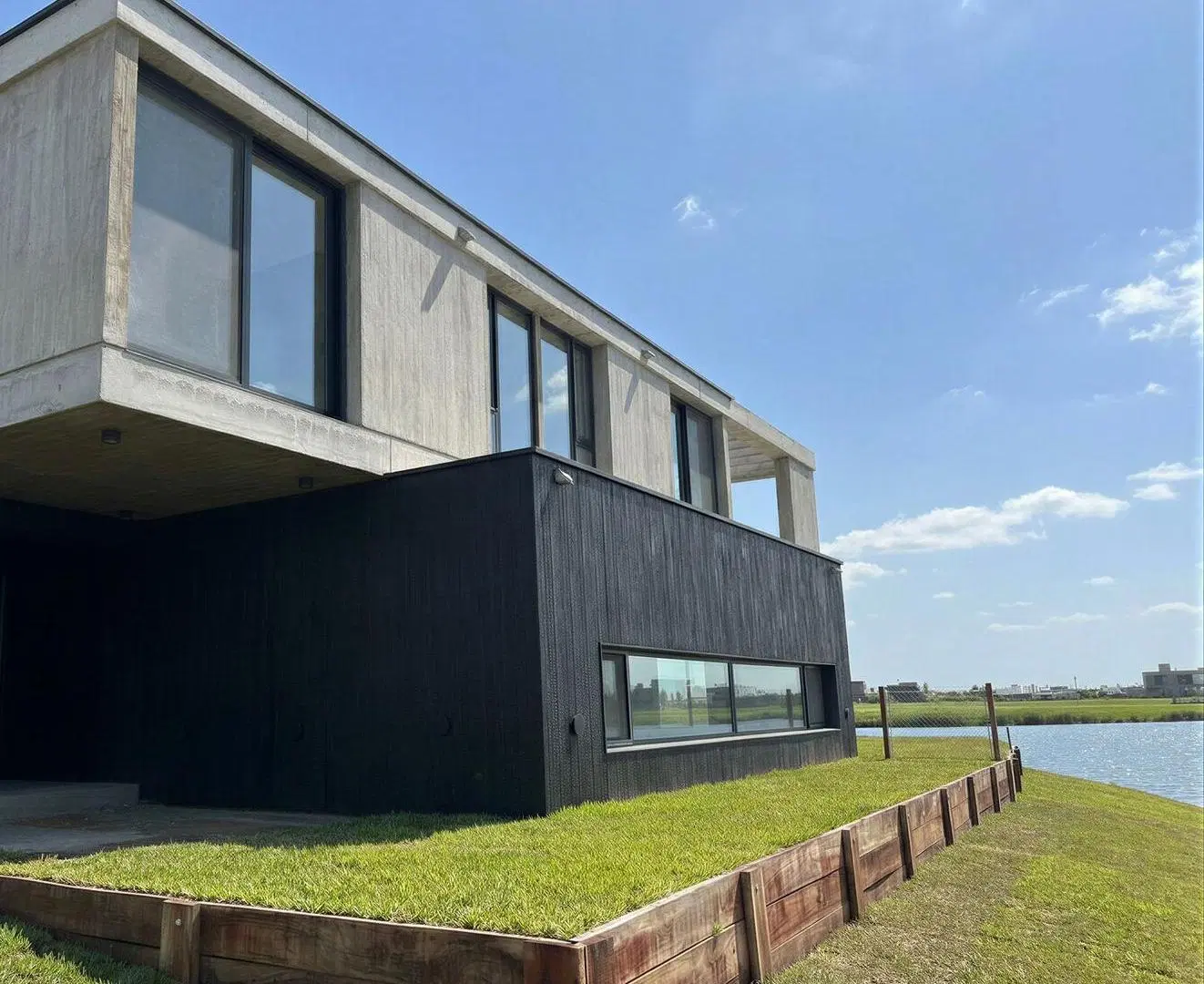 Espectacular casa al lago con cuatro dormitorios en suite en la planta alta 4