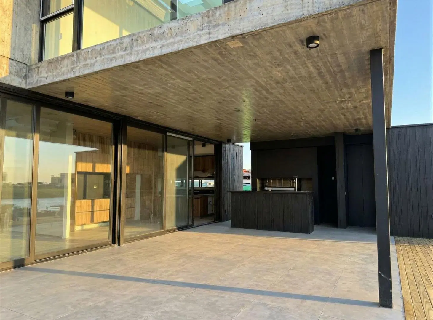 Espectacular casa al lago con cuatro dormitorios en suite en la planta alta 2