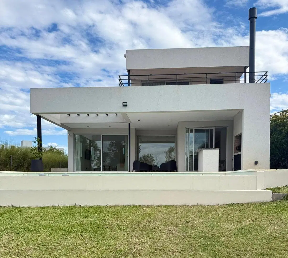 Casa al lago 3 dormitorios mas escritorio en alquiler 3
