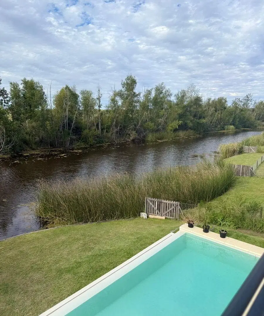 Casa al lago 3 dormitorios mas escritorio en alquiler 1