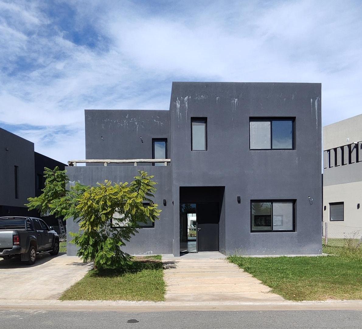 Casa En Venta Y Alquiler al Río En Barrio Náutico El Canal, Villanueva, Tigre