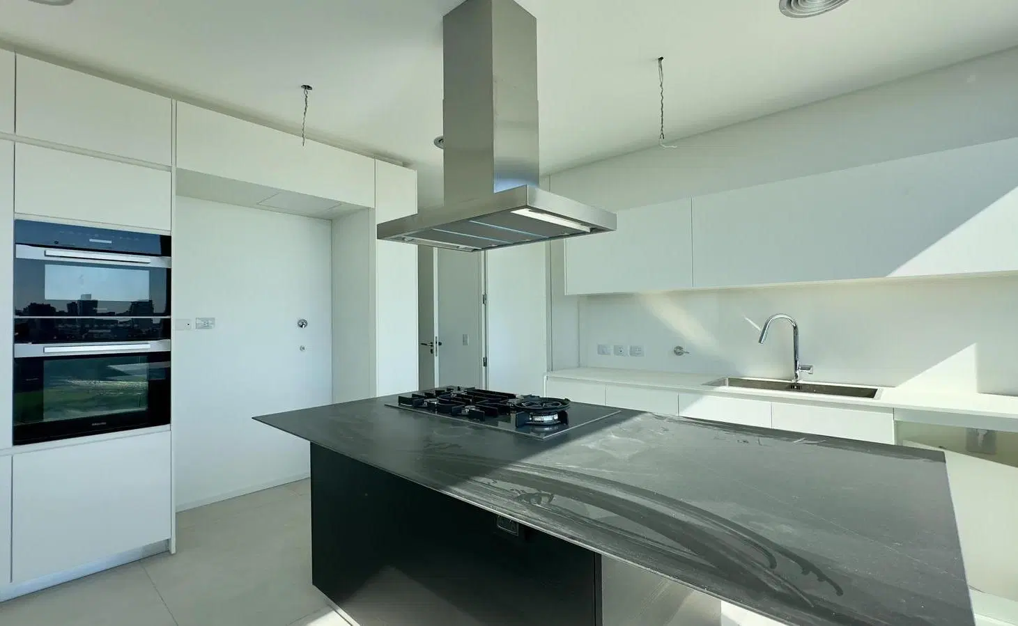 Venta 4 ambientes 2 cocheras Piso Alto L´Avenue Libertador Zaha Hadid 5