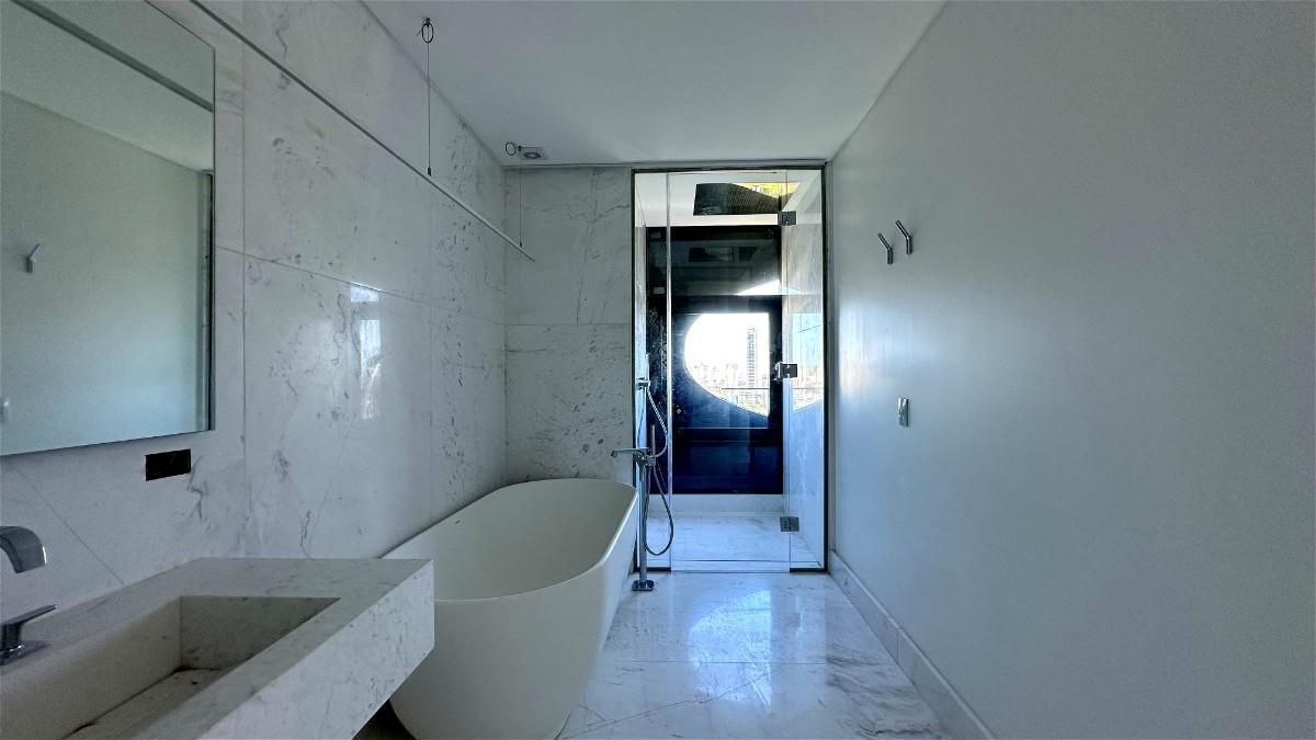 Venta departamento 3 suites 2 cocheras 400m2 Piso Alto L´Avenue Libertador Zaha Hadid