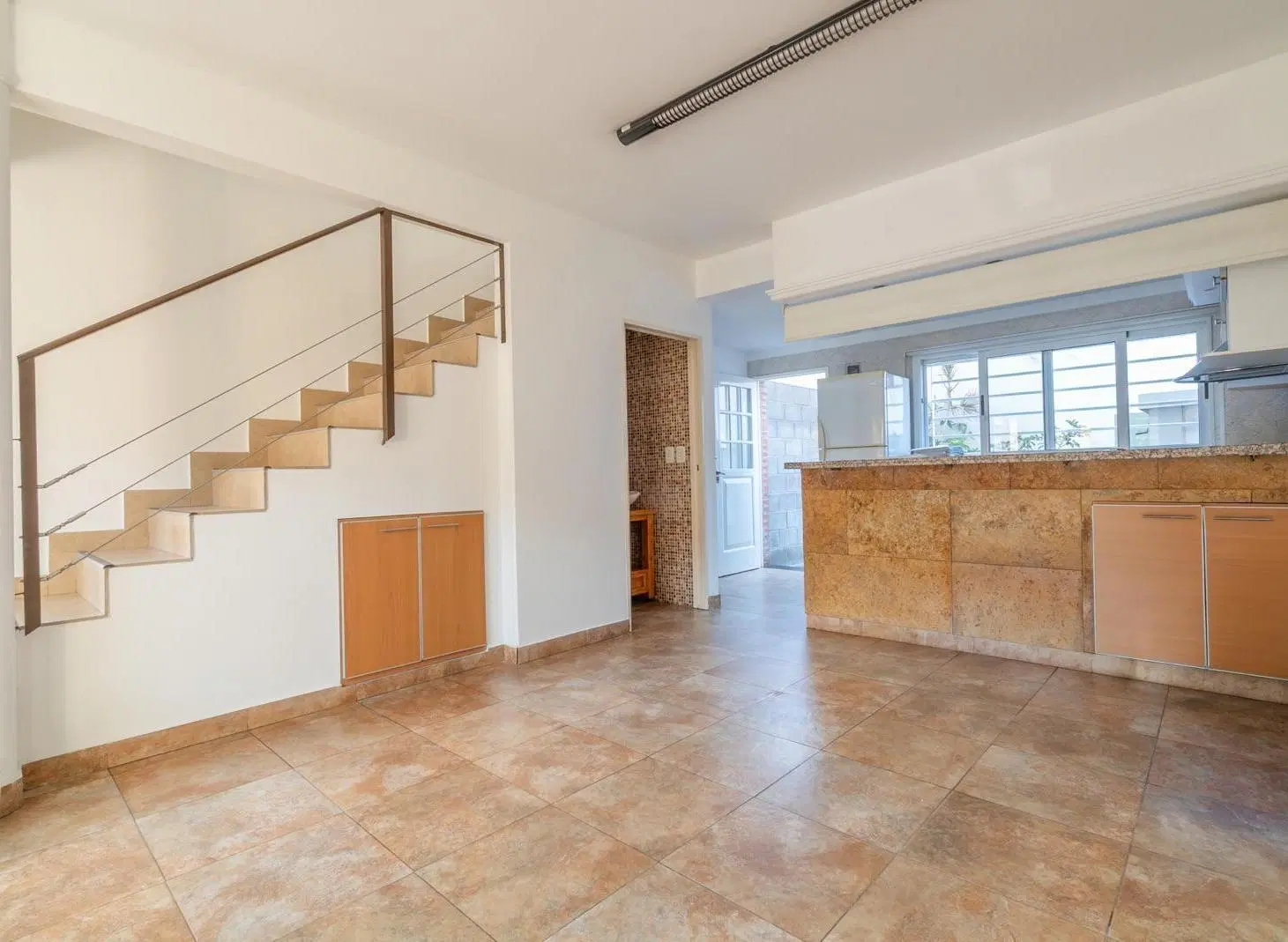 Excelente Triplex de 3/4 ambientes con cochera y patio ubicado den Aldo Bonzi 4