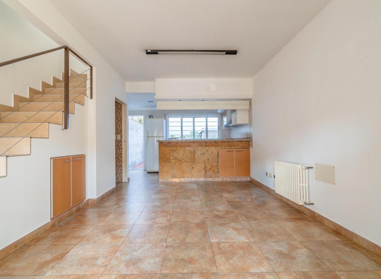 Excelente Triplex de 3/4 ambientes con cochera y patio ubicado den Aldo Bonzi