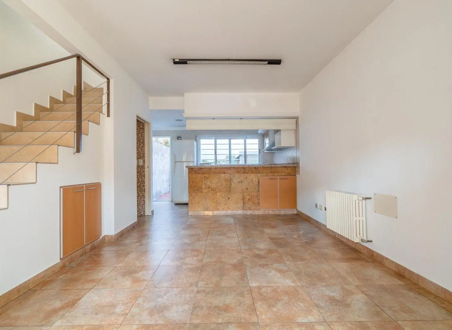 Excelente Triplex de 3/4 ambientes con cochera y patio ubicado den Aldo Bonzi 2
