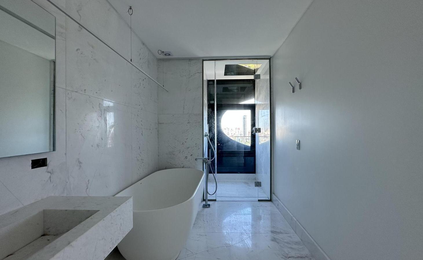 Venta L´Avenue Libertador Zaha Hadid 2 Suites 1 cochera Piso Alto