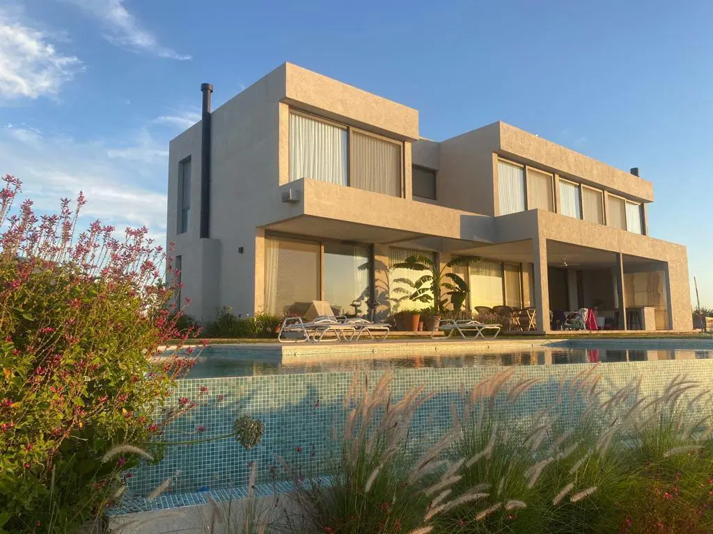 Casa al lago en venta 4 dormitorios 5