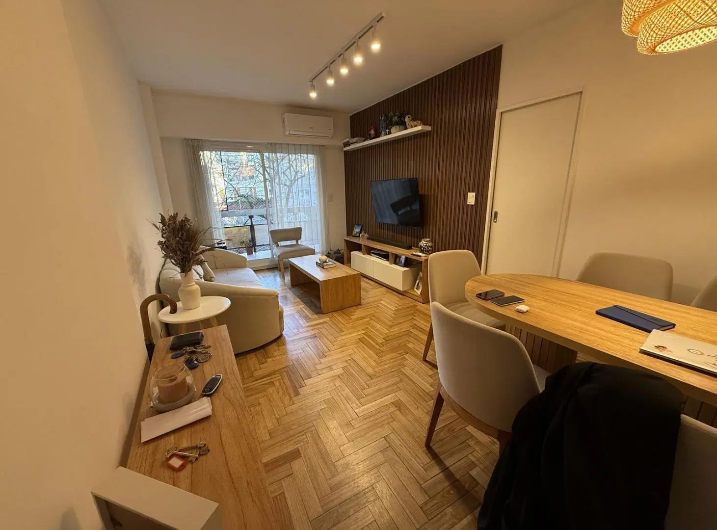Departamento de 3 ambientes con balcón en venta Las Cañitas 2