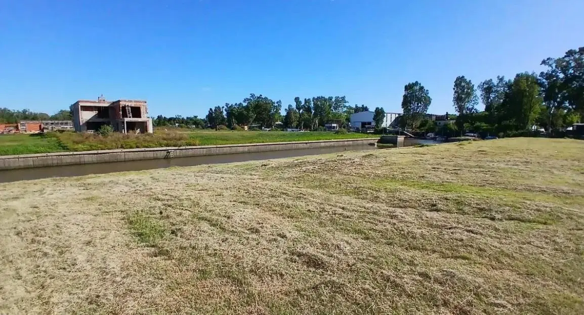 Excelente lote en venta en Barrio Náutico Villanueva 3