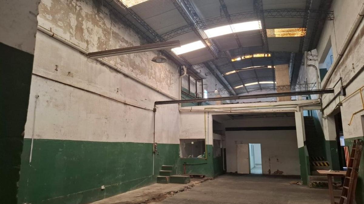 Foto de Galpón Venta 1.250 m² Doble Frente - Lanús Oeste, imagen 1