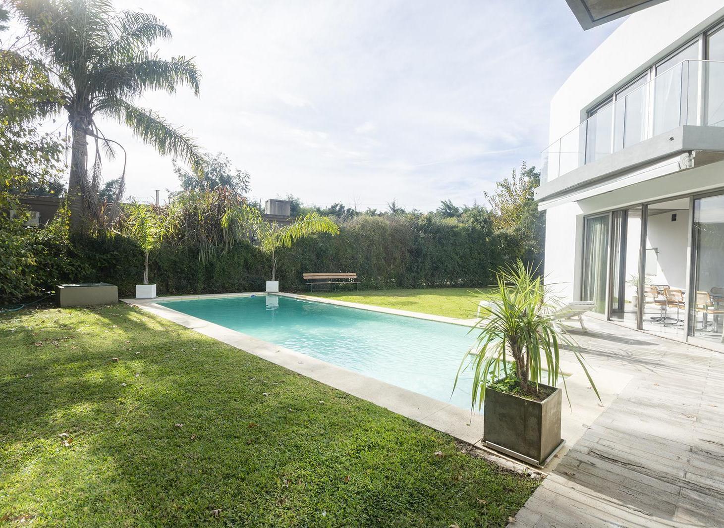 Foto de VENTA | Casa de 3 dormitorios piscina y parque | Barrio Roble Joven, imagen 1