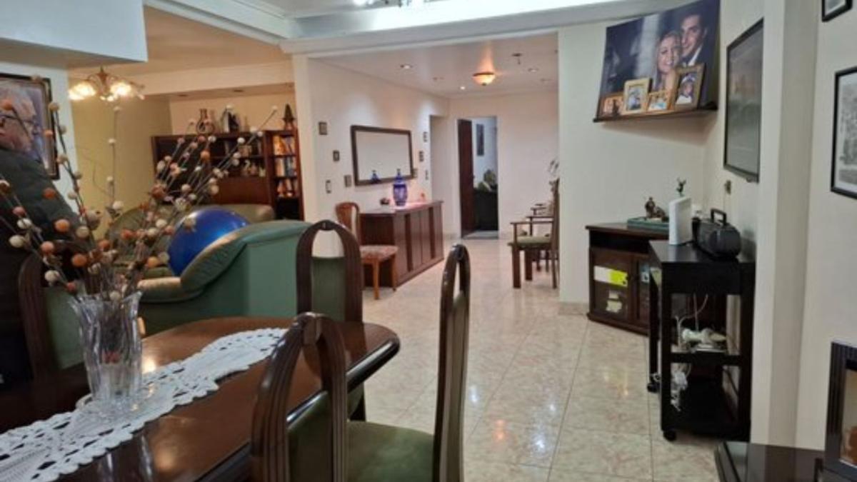 Foto de Venta Local c/Depósito y Depto - 850m² cub. - Lanús, imagen 4
