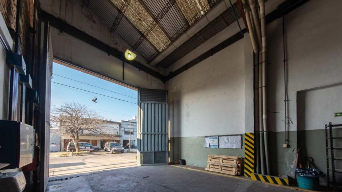 Foto de Venta Galpón 1.220m² S/Columnas 9m de alt. - Lanús, imagen 2