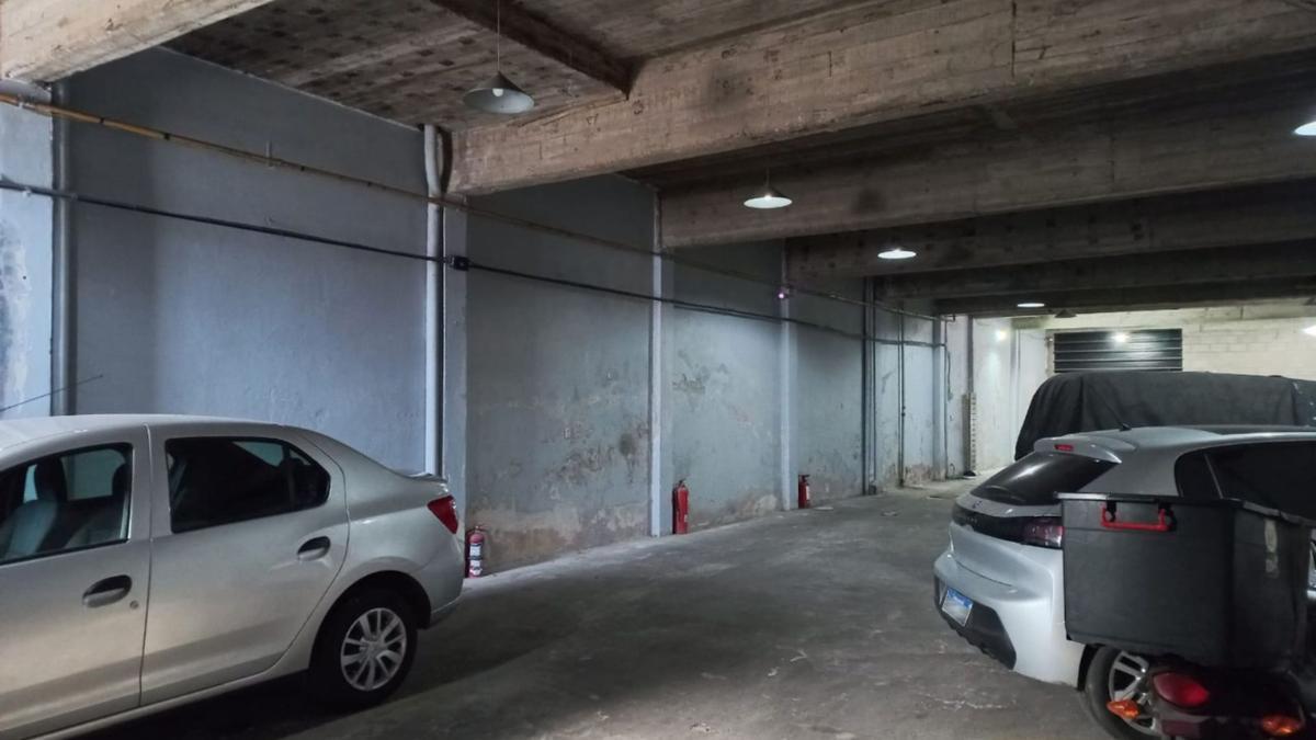 Foto de Galpón en Venta + Dúplex + 2 Deptos - Lanús Oeste, imagen 2