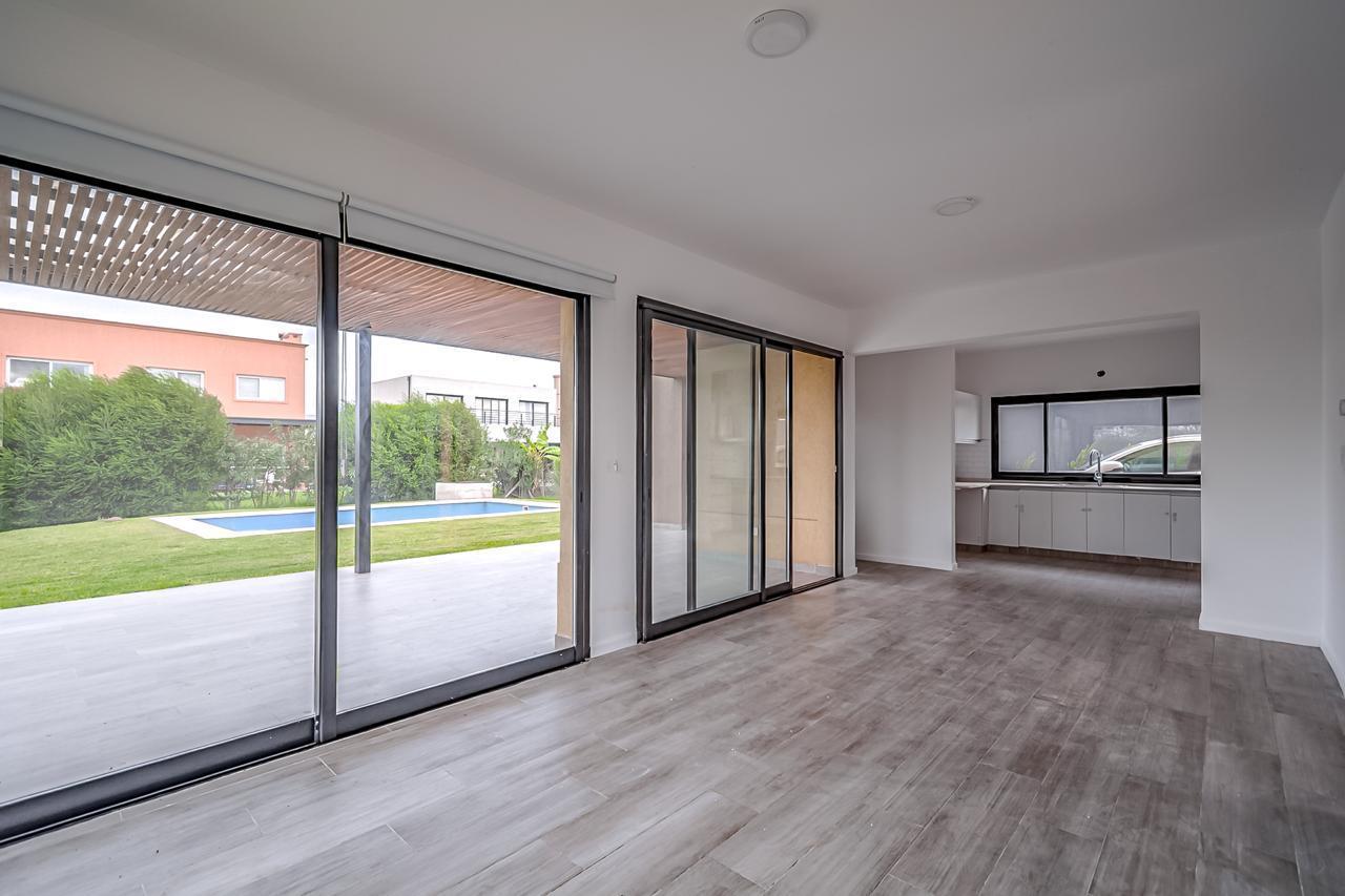 Foto de Araucarias Puertos Escobar, imagen 4
