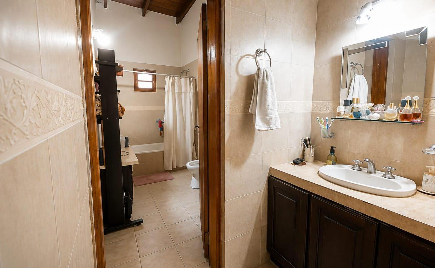 Foto de VENTA CASA DE 4 AMBIENTES CON PARQUE. CHASCOMÚS., imagen 5