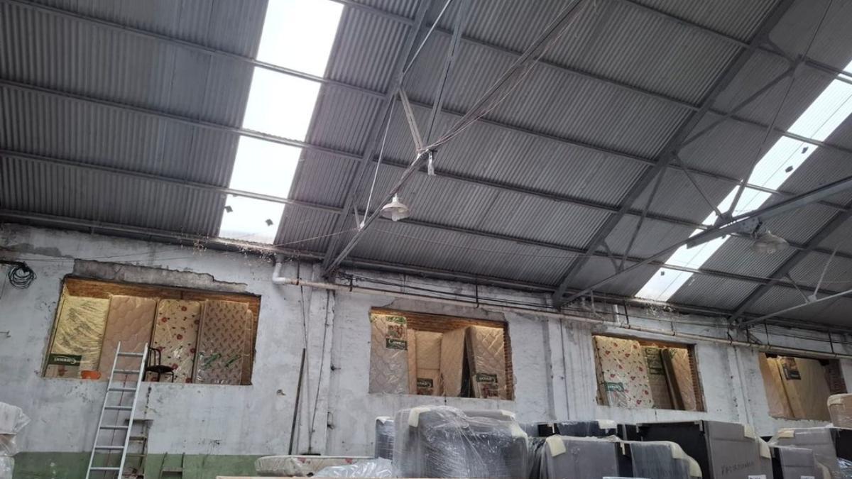 Foto de Galpón en Venta Doble Frente con Oficinas en Lanús Este, imagen 3