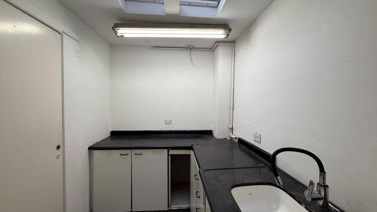 Foto de Local Comercial en Venta con Oficinas en Balvanera - CABA, imagen 4