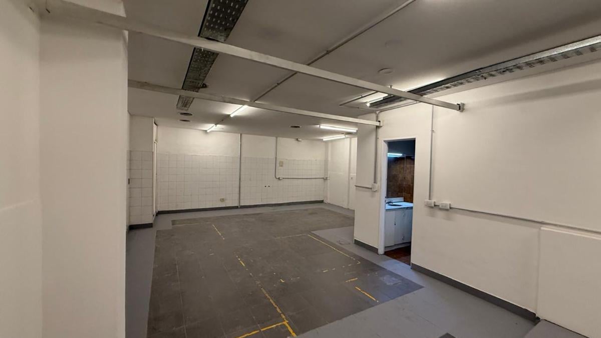 Foto de Local Comercial en Venta con Oficinas en Balvanera - CABA, imagen 3