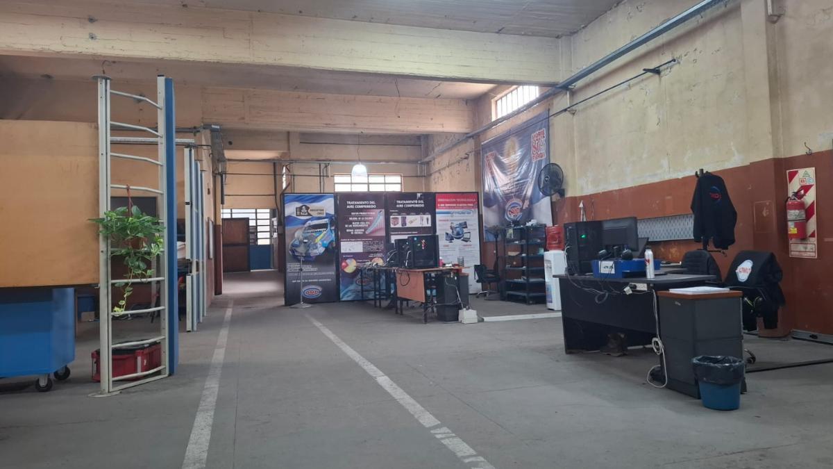 Foto de Venta Depósito de 1300 mts cub. en Valentín Alsina, imagen 2