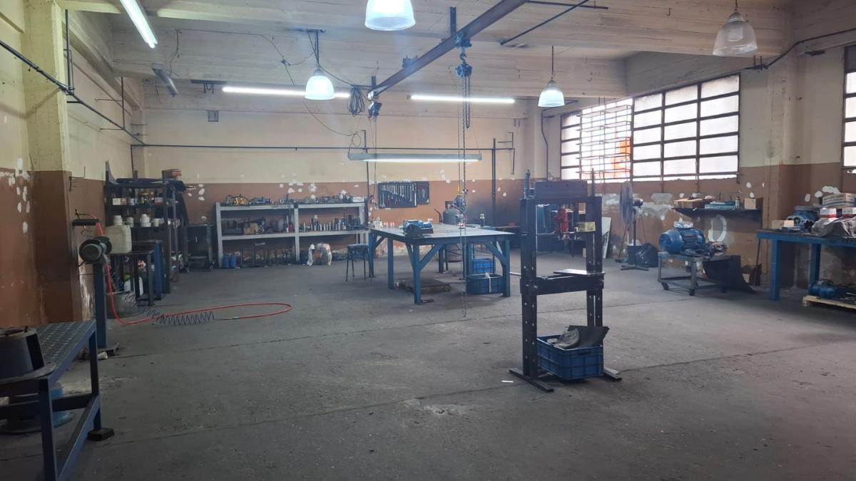 Foto de Venta Depósito de 1300 mts cub. en Valentín Alsina, imagen 1