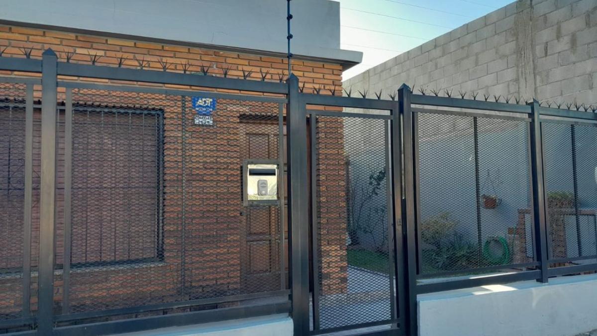 Foto de Casa en Venta 4 Amb. Jardín Apto Crédito - Pompeya, imagen 1