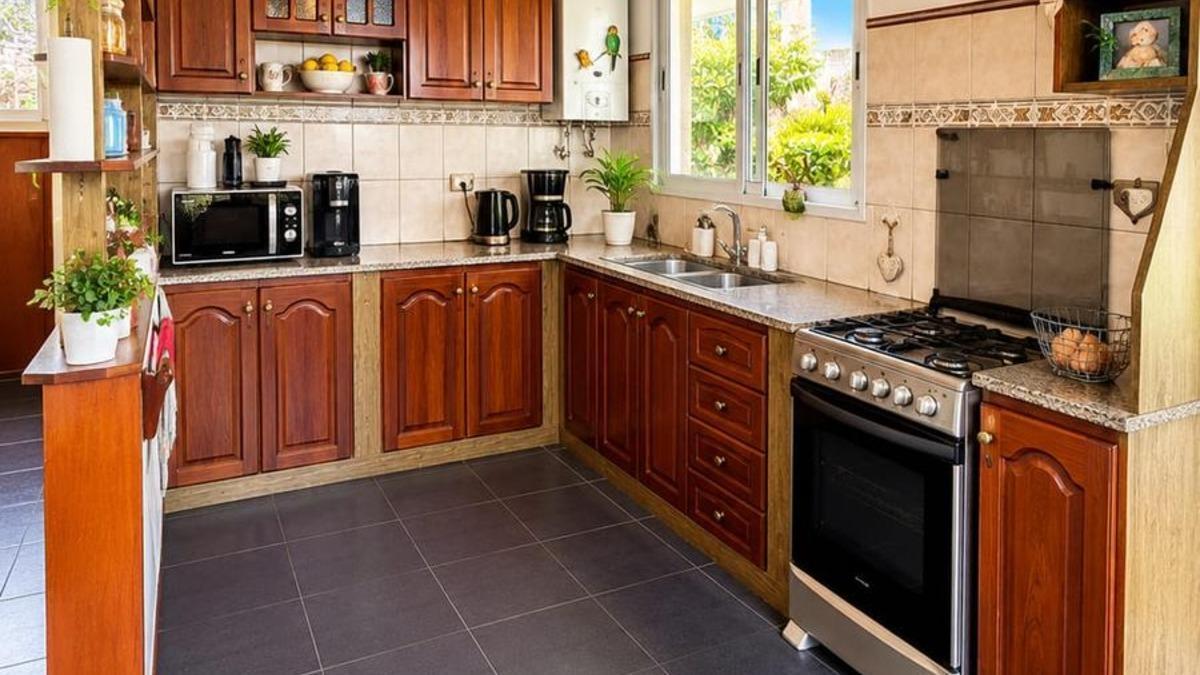 Foto de VENTA. CASA 4 AMBIENTES SOBRE LOTE DE 1090 M2. PILETA Y PARRILA, imagen 5