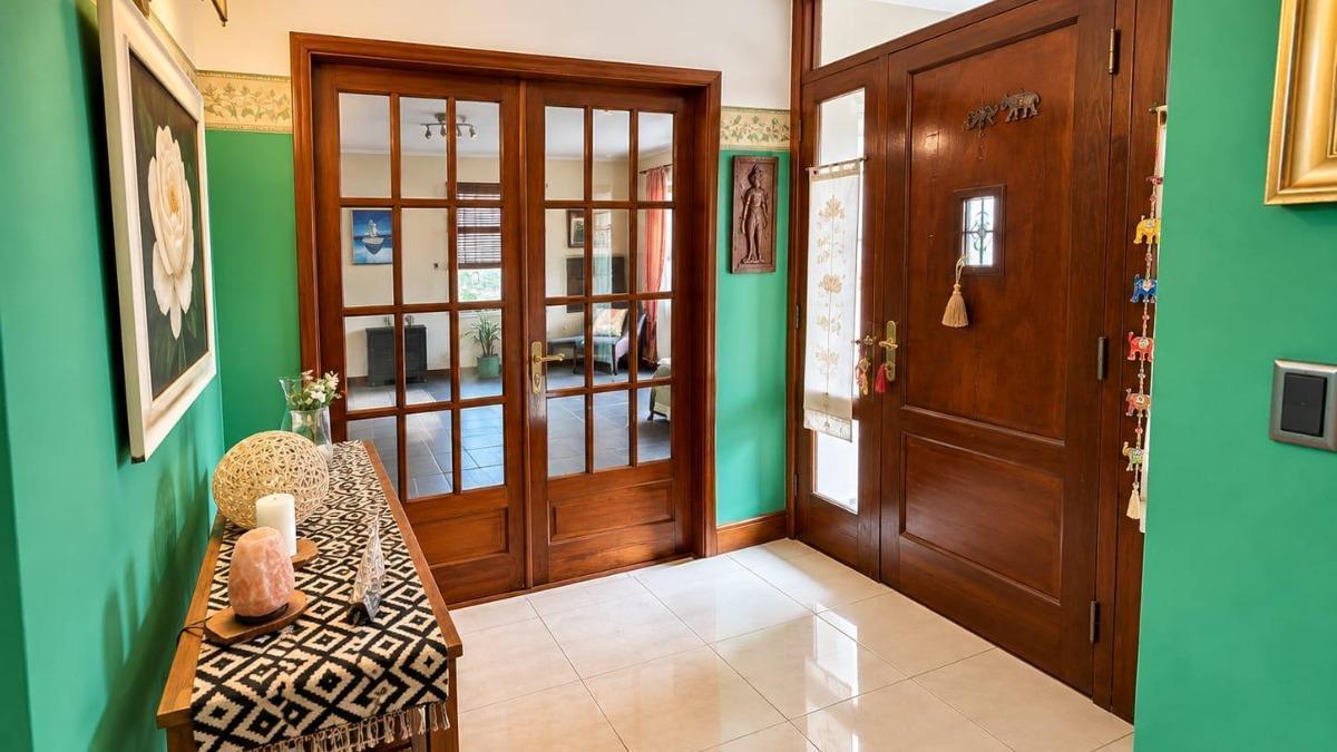 Foto de VENTA. CASA 4 AMBIENTES SOBRE LOTE DE 1090 M2. PILETA Y PARRILA, imagen 2