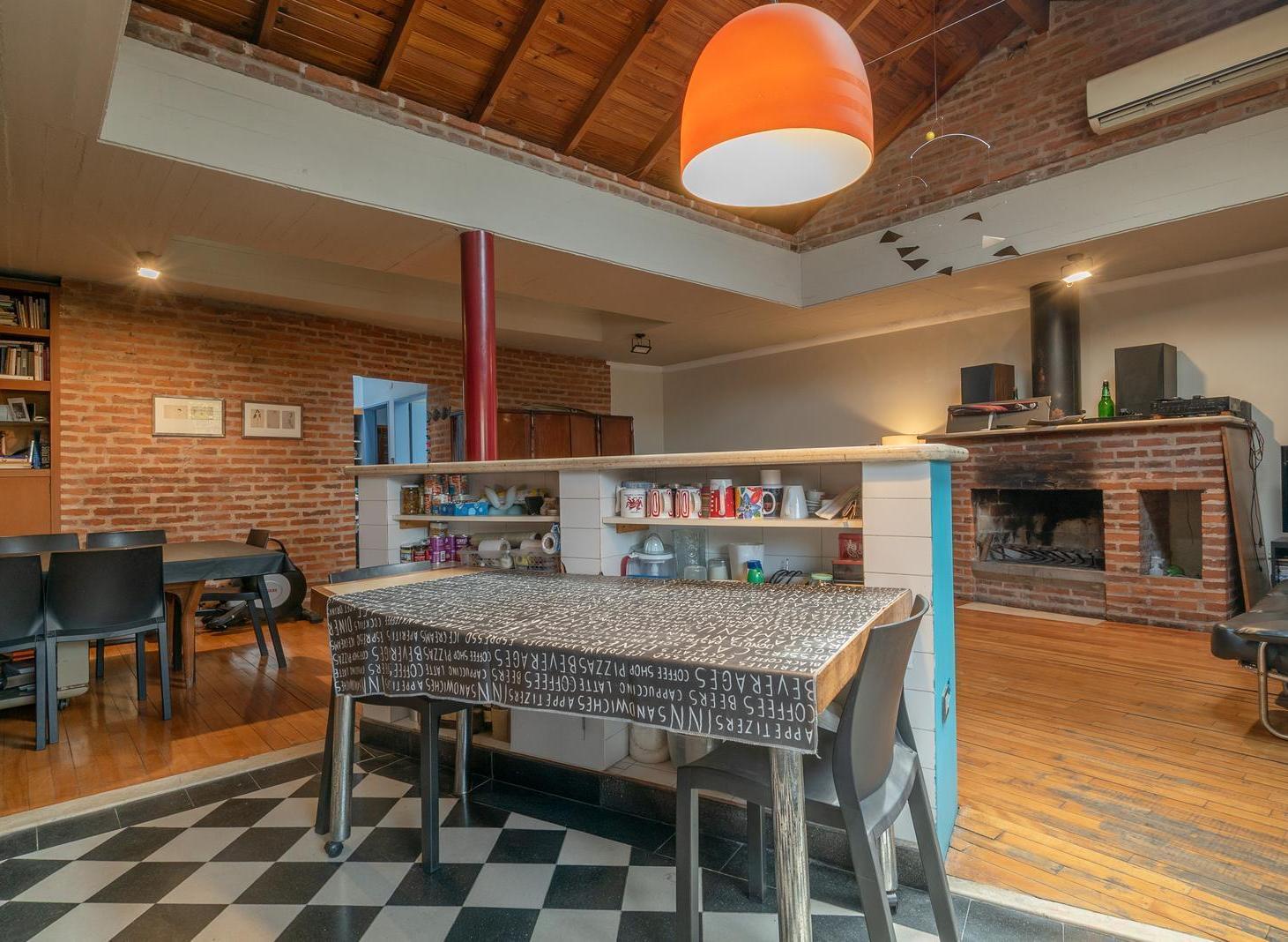 Foto de Excelente Casa c/Parrilla y Deposito ,Taller en Planta baja Lanús Este!, imagen 3