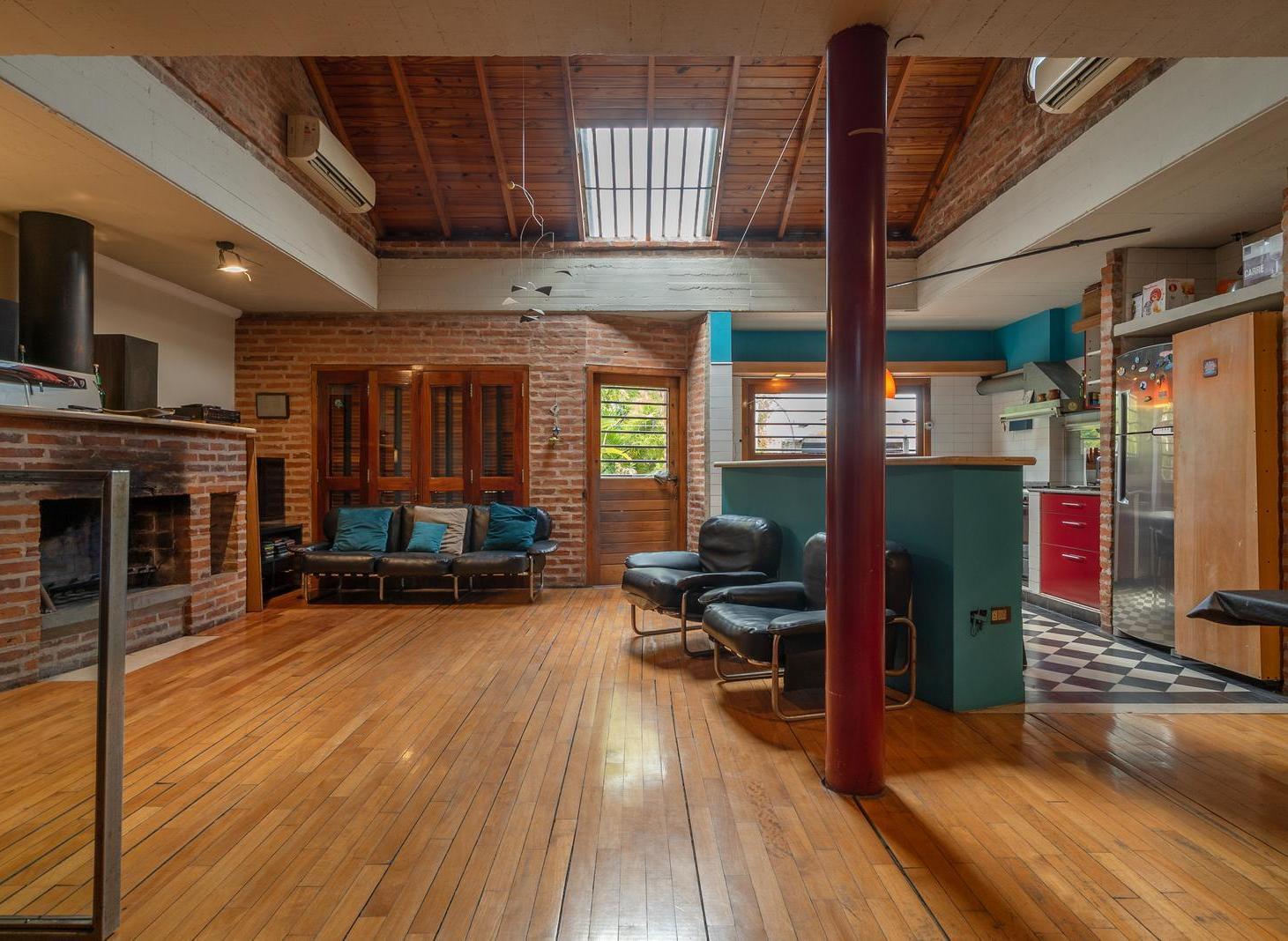 Foto de Excelente Casa c/Parrilla y Deposito ,Taller en Planta baja Lanús Este!, imagen 1