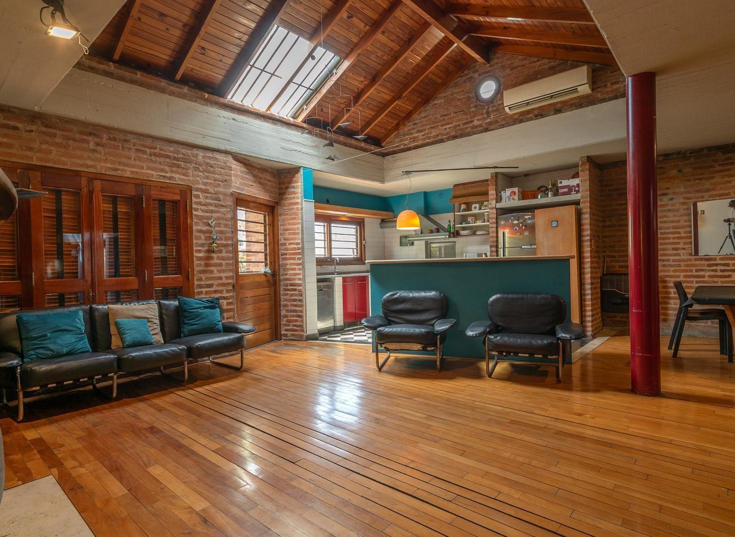 Foto de Excelente Casa c/Parrilla y Deposito ,Taller en Planta baja Lanús Este!, imagen 2