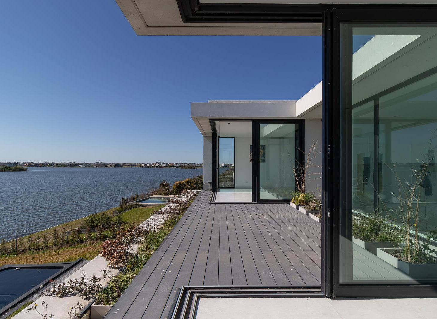 Foto de Casa al lago central en venta 4 dormitorios en suite, imagen 4