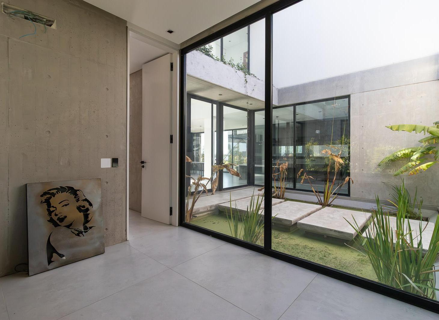 Foto de Casa al lago central en venta 4 dormitorios en suite, imagen 2