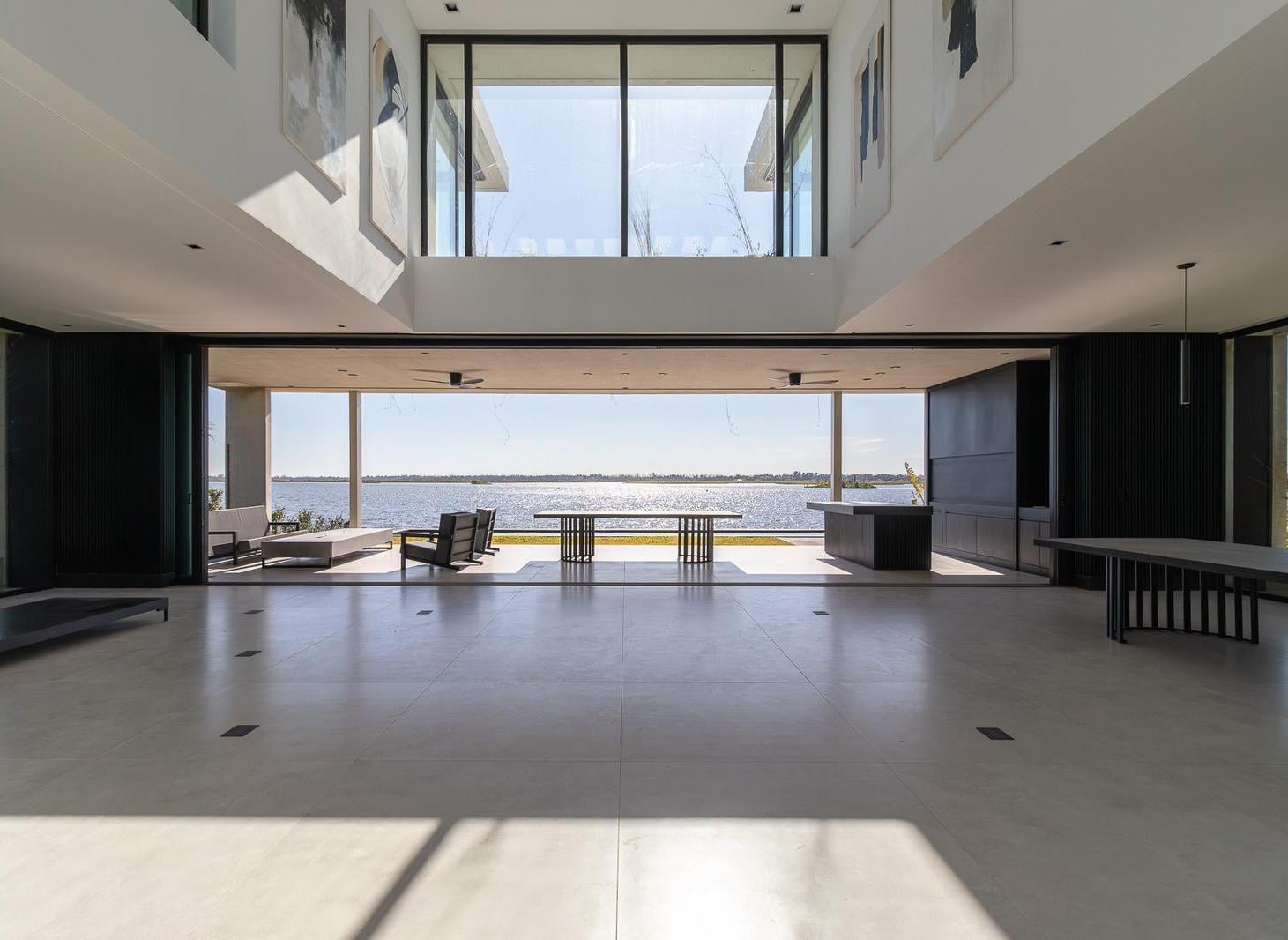 Foto de Casa al lago central en venta 4 dormitorios en suite, imagen 1
