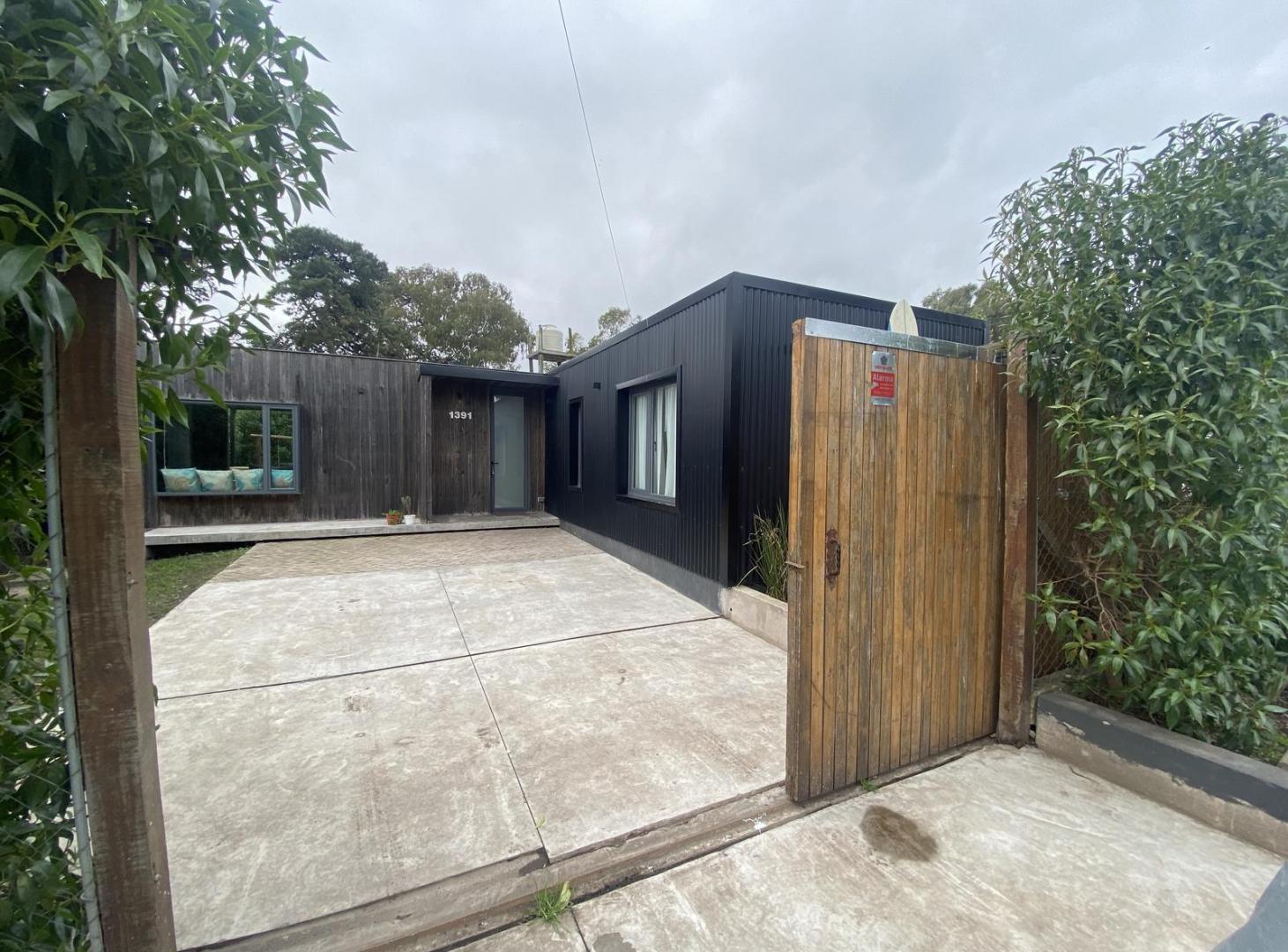 Foto de Moderna casa minimalista con 3 dormitorios, imagen 3