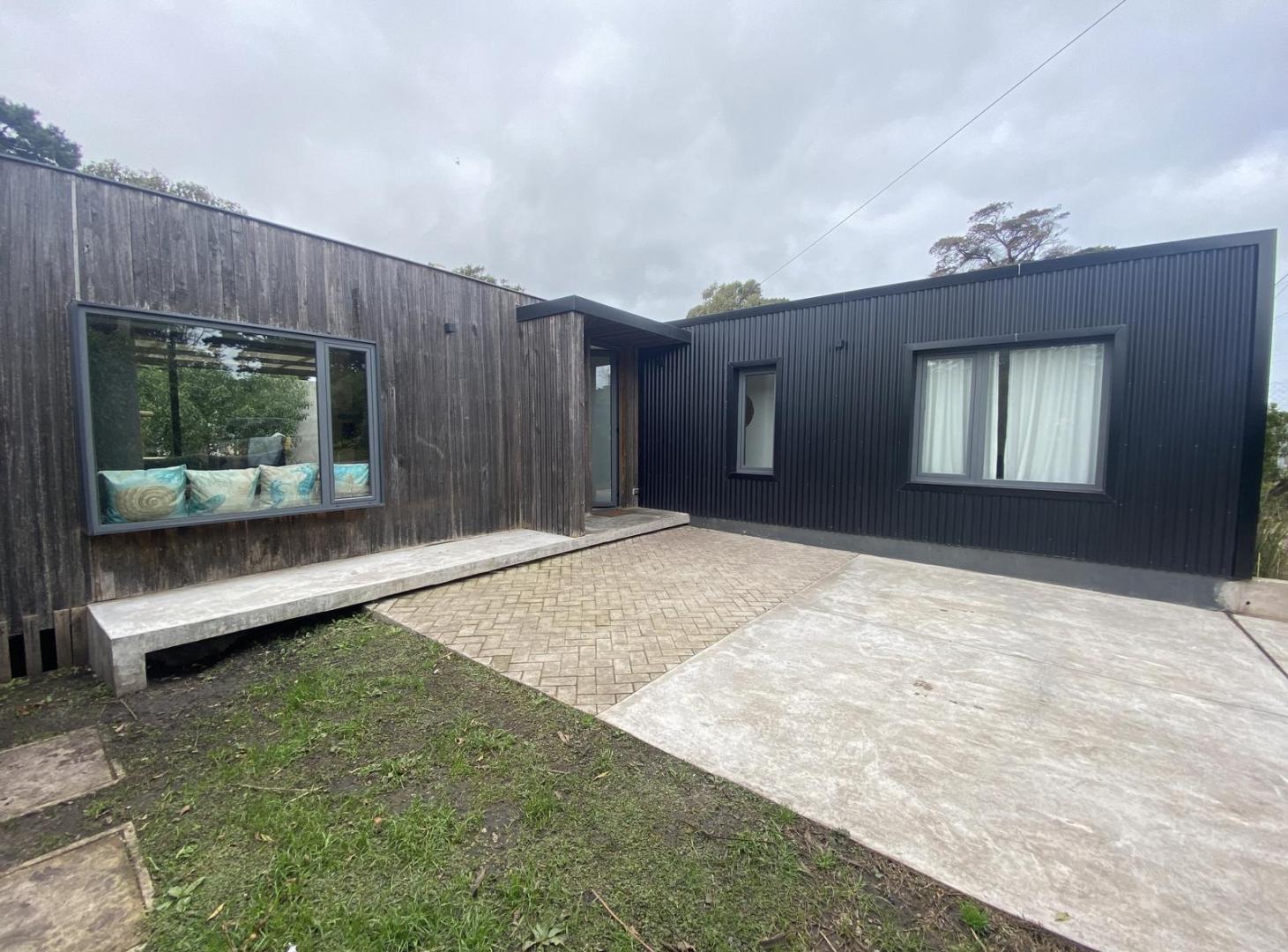 Foto de Moderna casa minimalista con 3 dormitorios, imagen 4