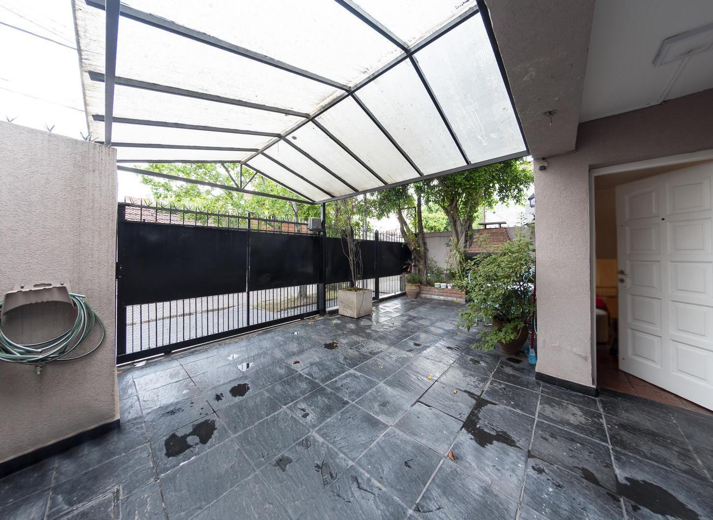 Foto de Venta pH tipo casa 5 ambientes con garaje -Apto Crédito- Remedios de, imagen 1