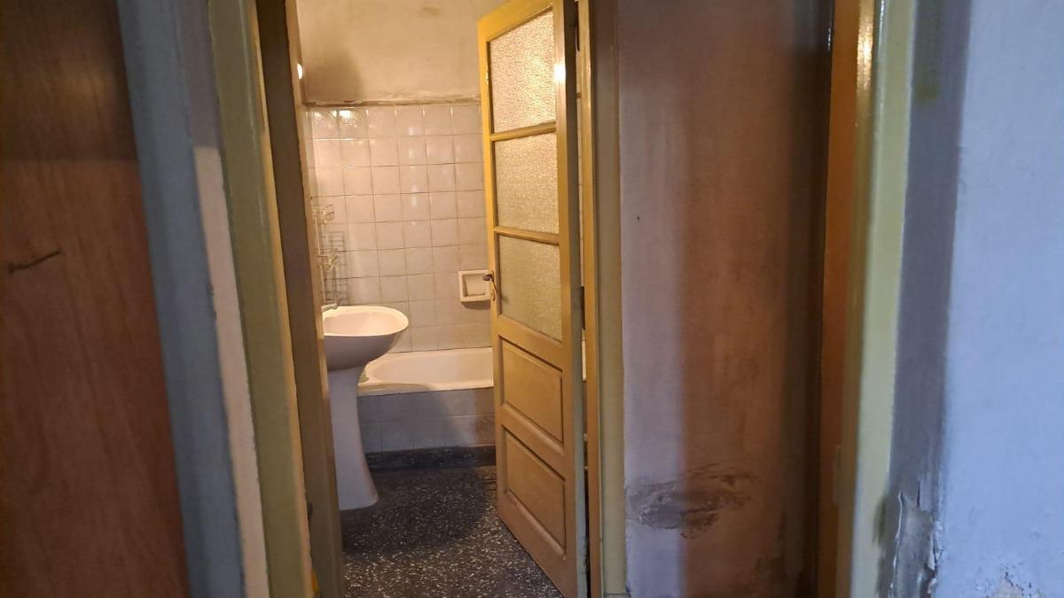 Foto de Casa 4 ambientes con local y galpón en venta, Lanús Este, imagen 3