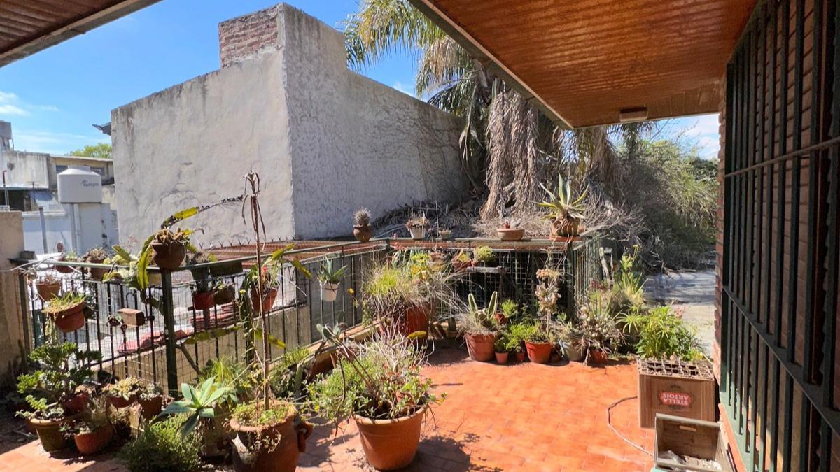 Foto de Venta casa 6 ambientes en Bernal Oeste, quincho y parrilla, imagen 3